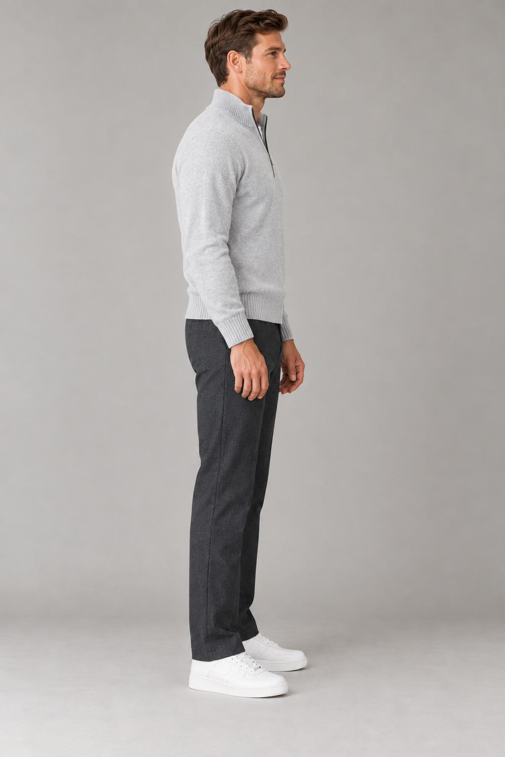 Sweter męski quarter zip z prążkowanymi brzegami — Jasnoszary — widok z boku